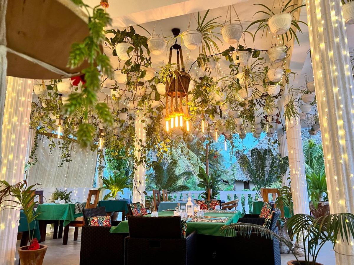 Residence Gadea&Gadea Garden Italian Restaurant Jambiani  Bagian luar foto